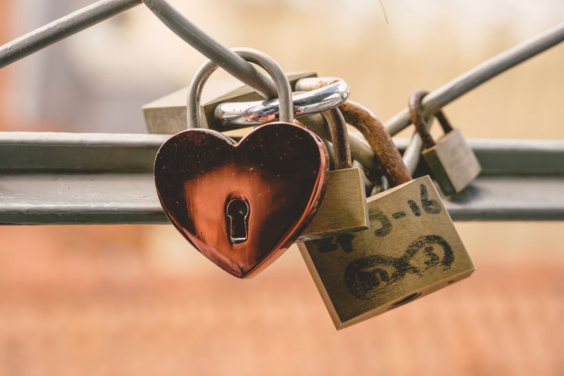 Laravel locking